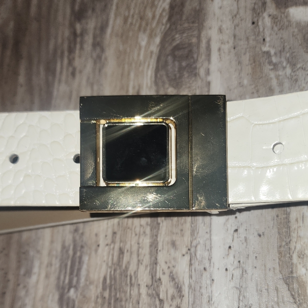 Express Cream Belt with Gold Buckle - Picture 2 of 3